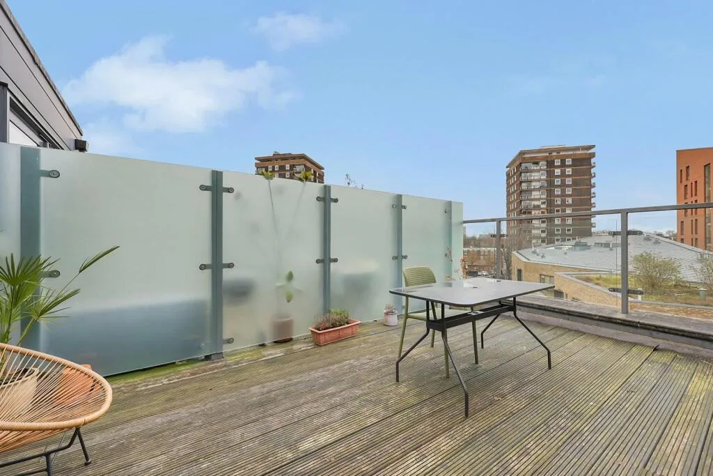 2 bedroom penthouse for rent