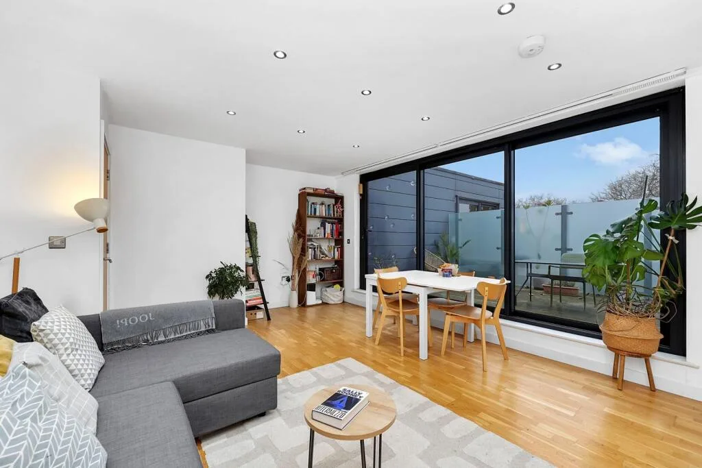 2 bedroom penthouse for rent