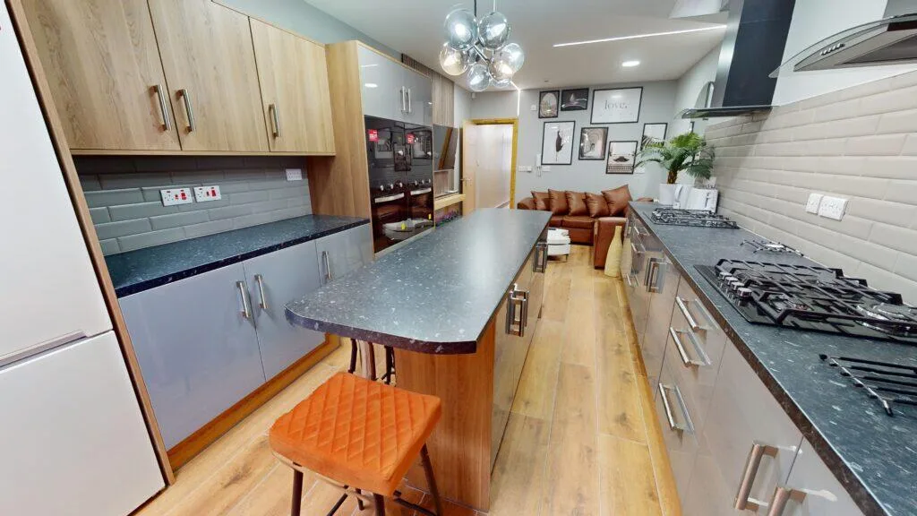 6 bedroom house for rent
