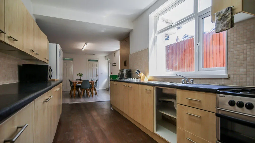 8 bedroom terraced house for rent