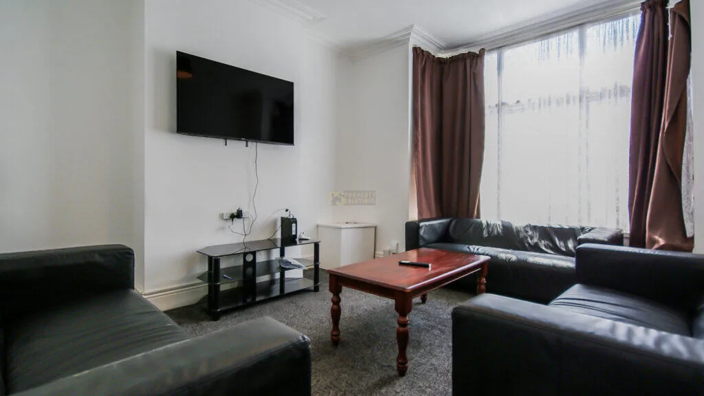 8 bedroom terraced house for rent
