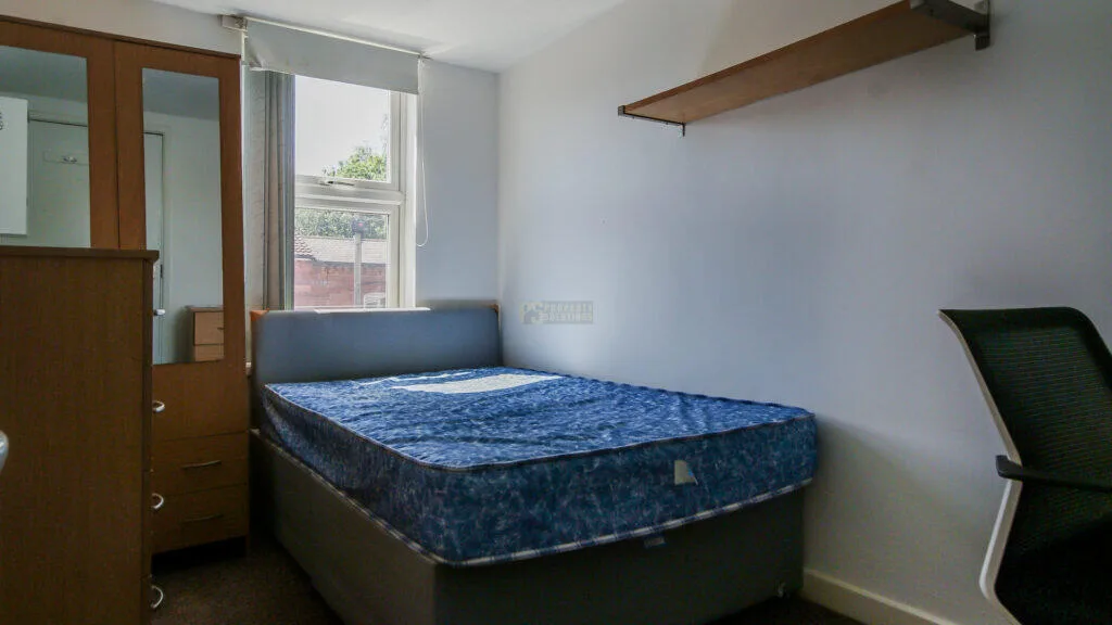 8 bedroom terraced house for rent