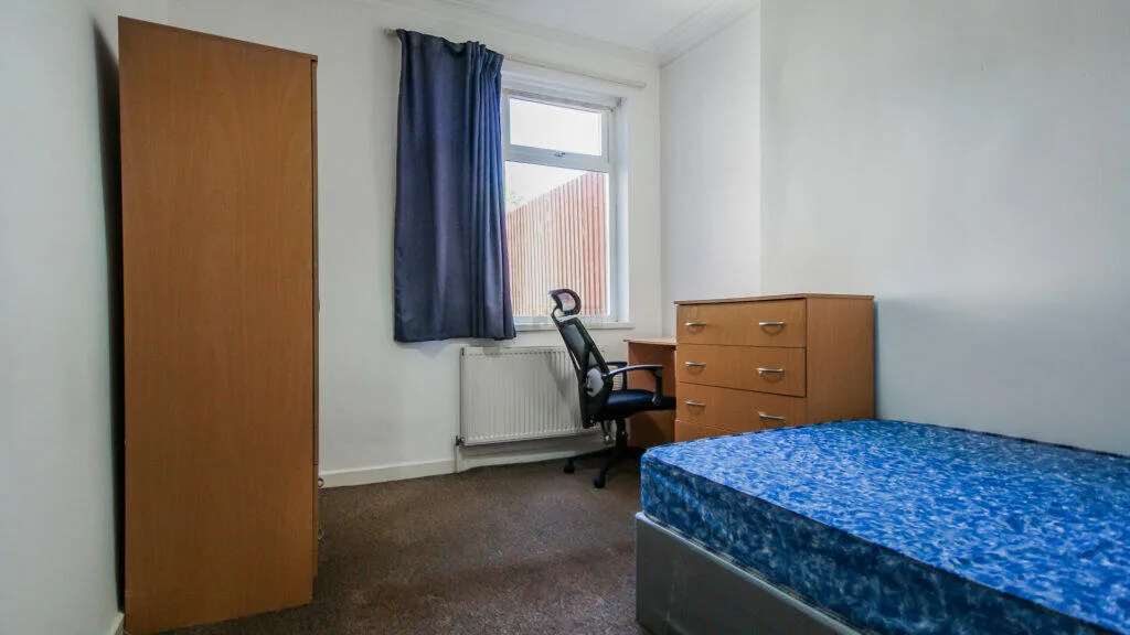 8 bedroom terraced house for rent