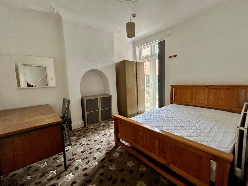 5 bedroom terraced house for rent