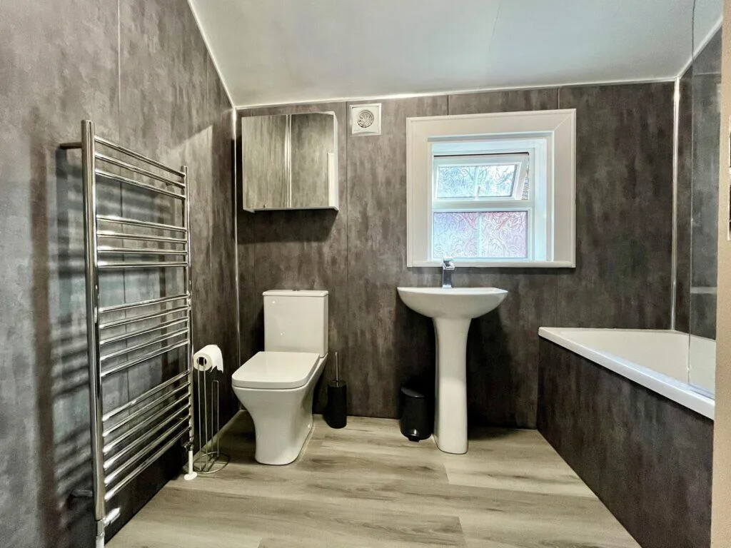 5 bedroom terraced house for rent