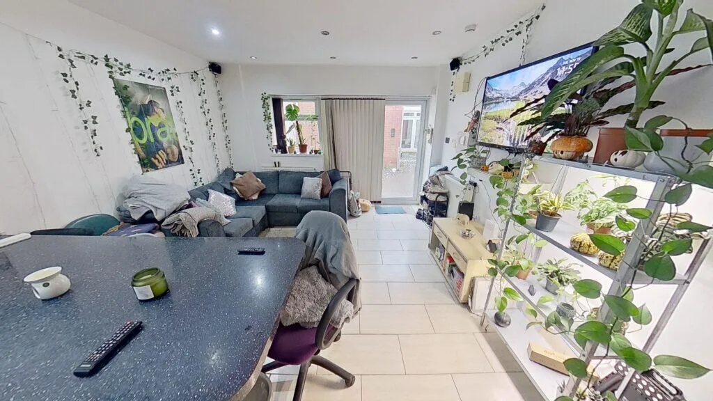 6 bedroom house for rent