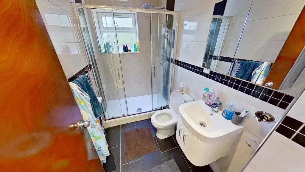 6 bedroom house for rent