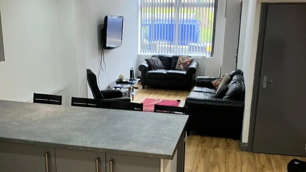 5 bedroom terraced house for rent