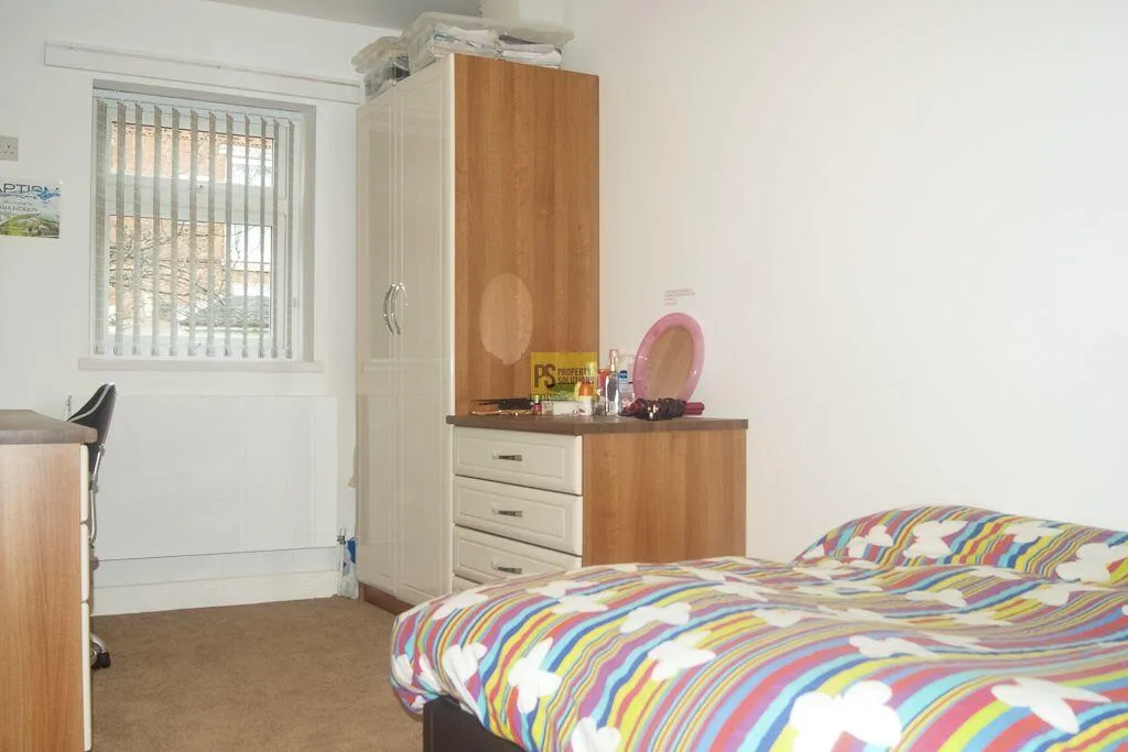5 bedroom terraced house for rent