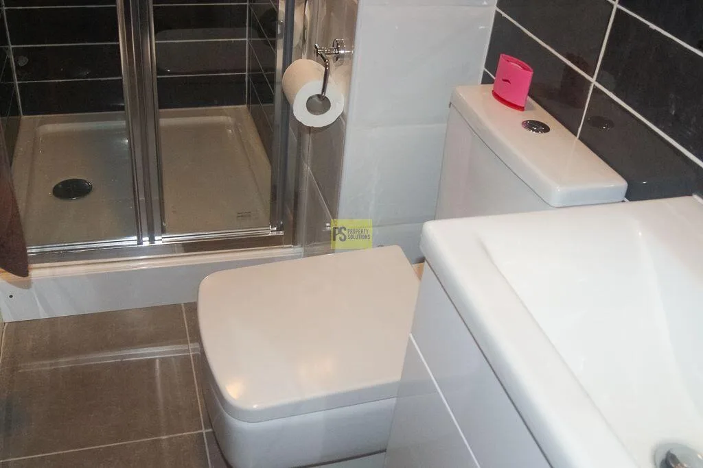 5 bedroom terraced house for rent