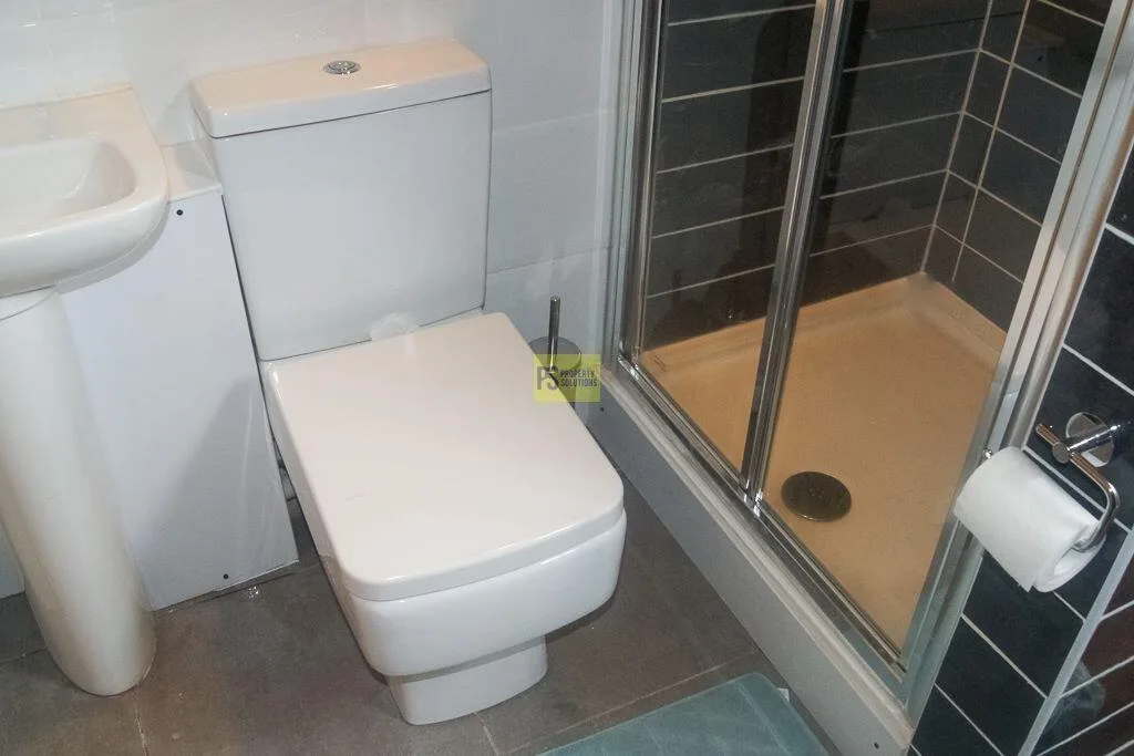 5 bedroom terraced house for rent
