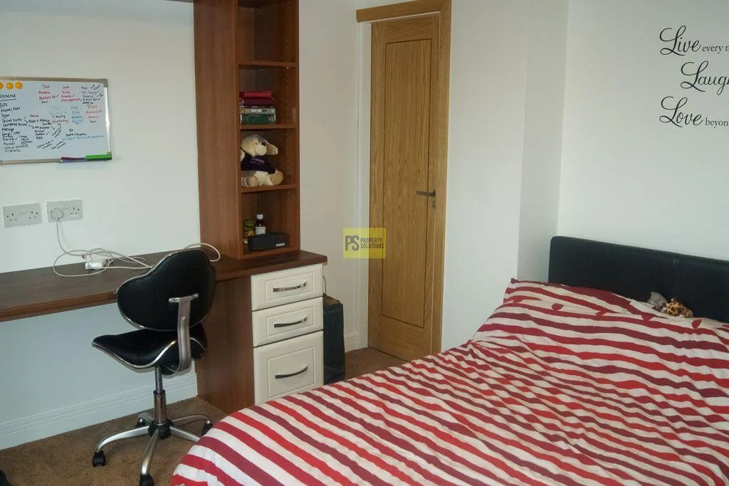 5 bedroom terraced house for rent