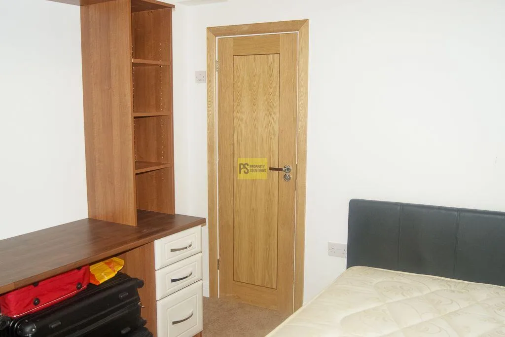 5 bedroom terraced house for rent
