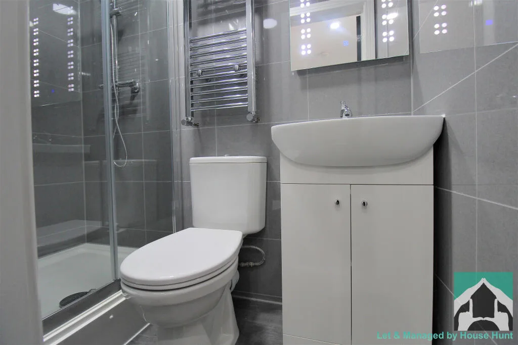8 bedroom terraced house for rent