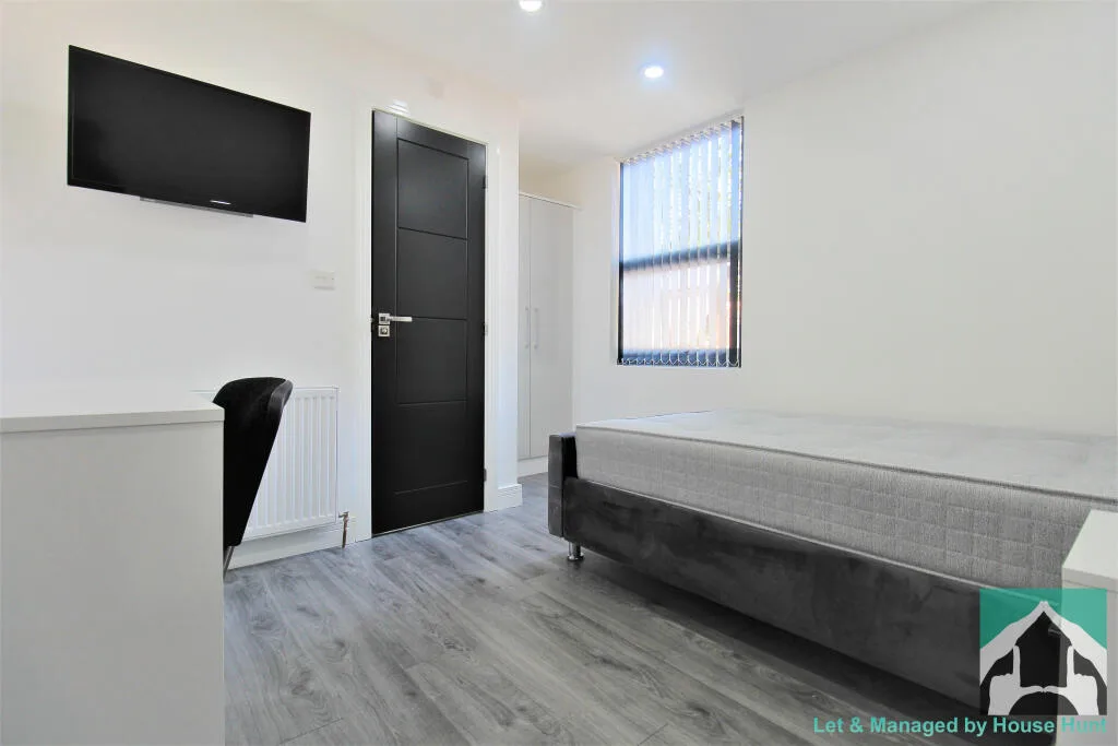 8 bedroom terraced house for rent