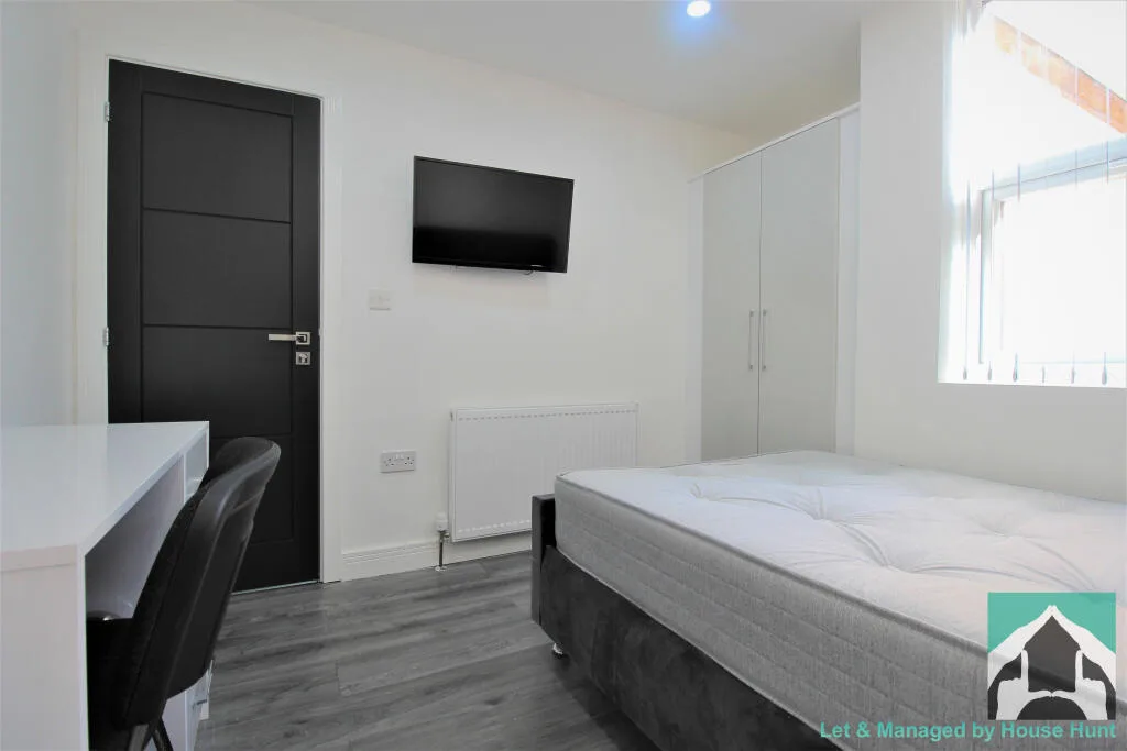 8 bedroom terraced house for rent