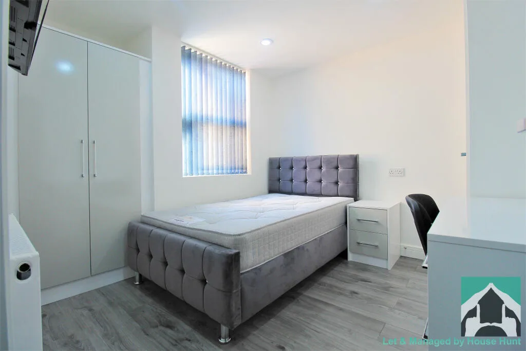 8 bedroom terraced house for rent