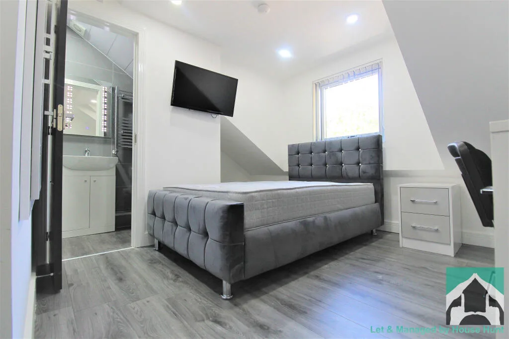 8 bedroom terraced house for rent