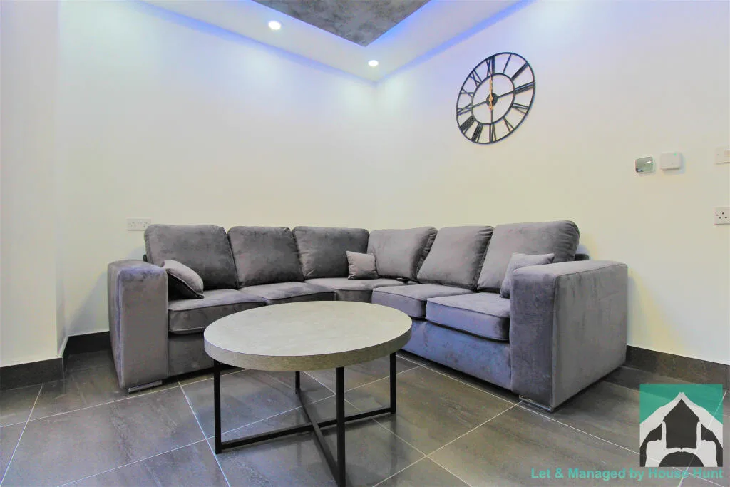 8 bedroom terraced house for rent
