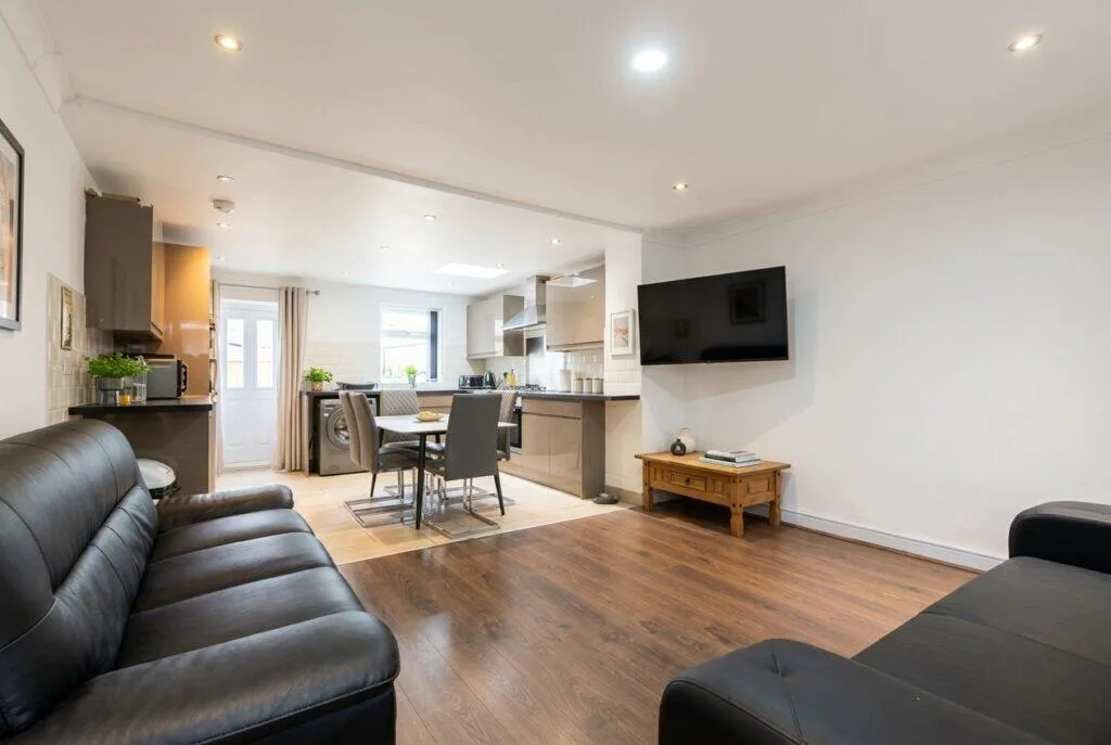 5 bedroom terraced house for rent
