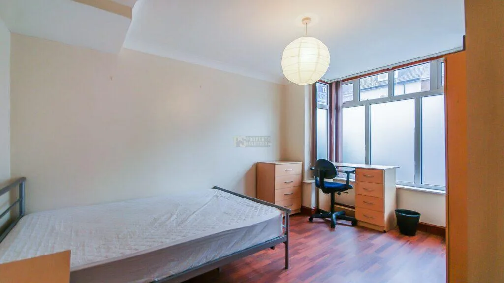 5 bedroom terraced house for rent
