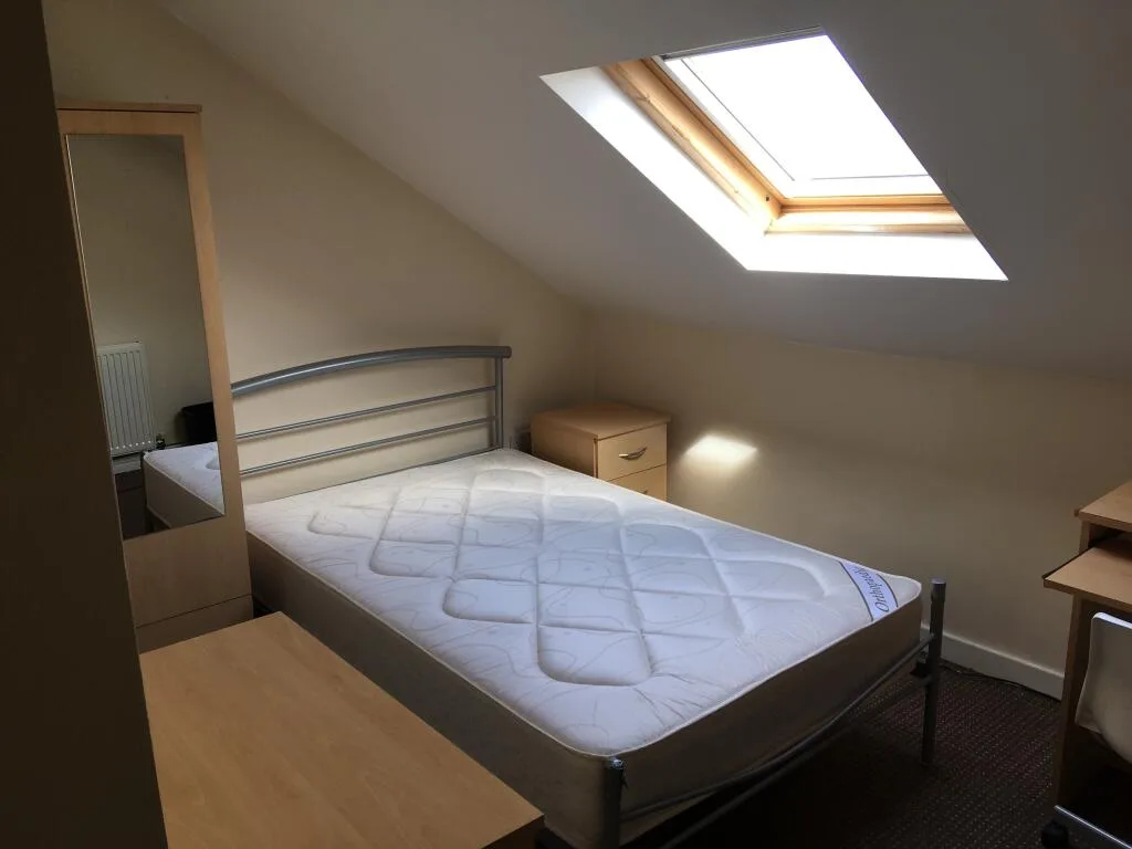 6 bedroom house for rent
