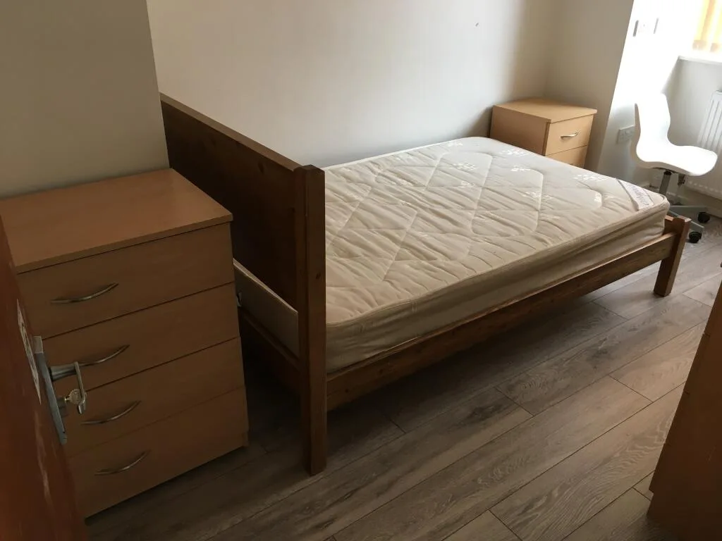6 bedroom house for rent