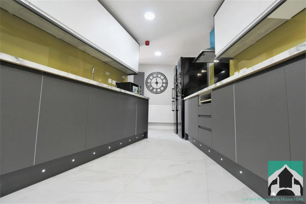 8 bedroom house for rent