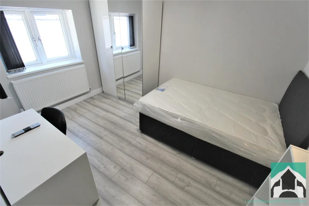8 bedroom house for rent