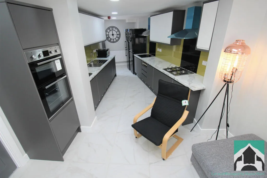 8 bedroom house for rent