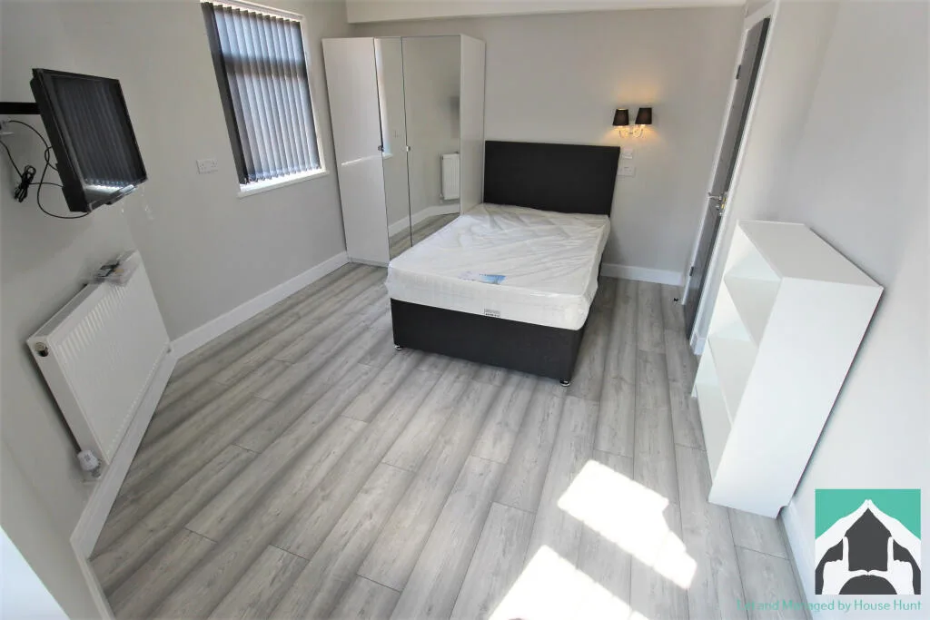 8 bedroom house for rent
