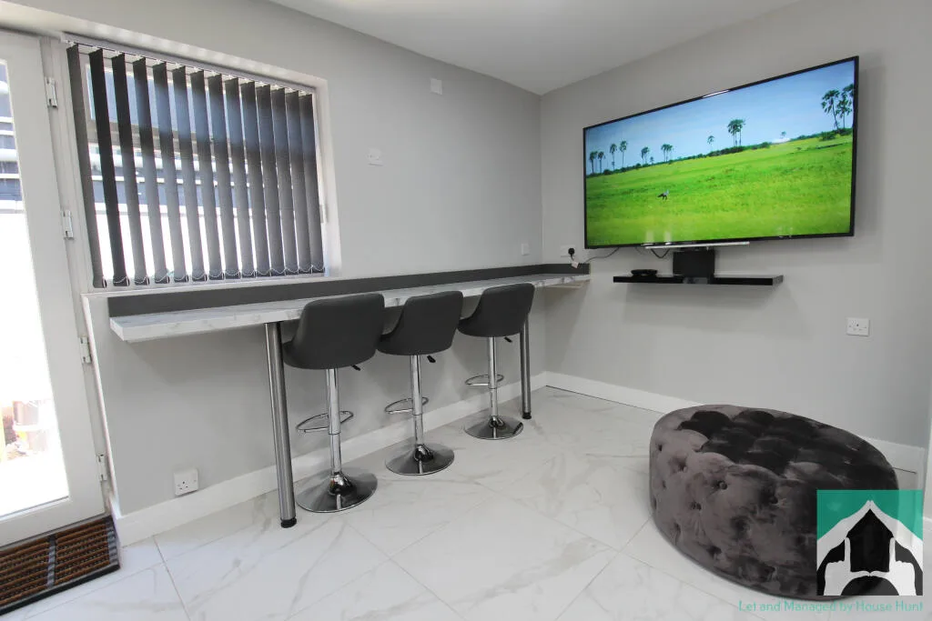 8 bedroom house for rent