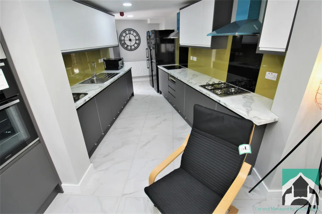 8 bedroom house for rent