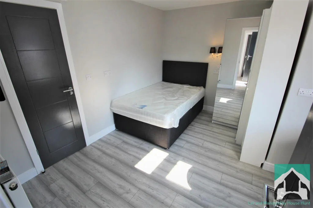 8 bedroom house for rent