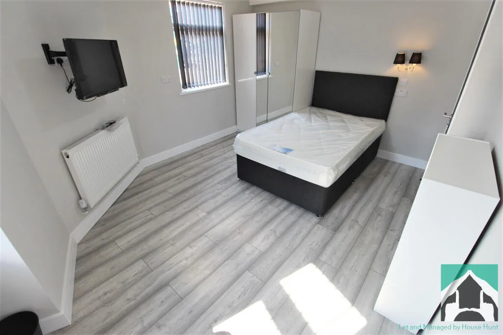 8 bedroom house for rent