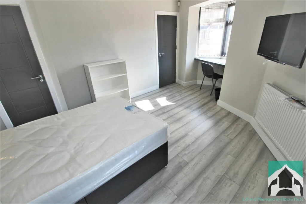 8 bedroom house for rent
