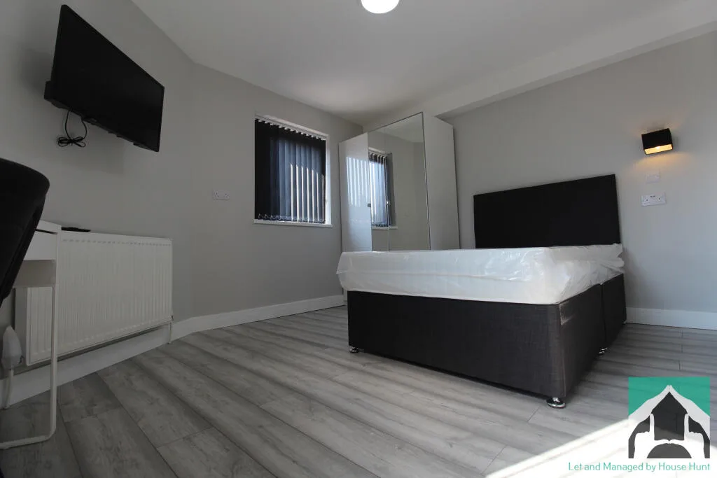 8 bedroom house for rent