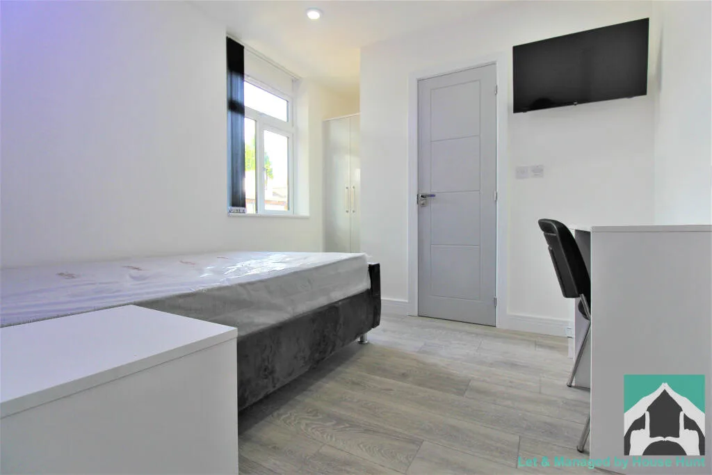 8 bedroom terraced house for rent