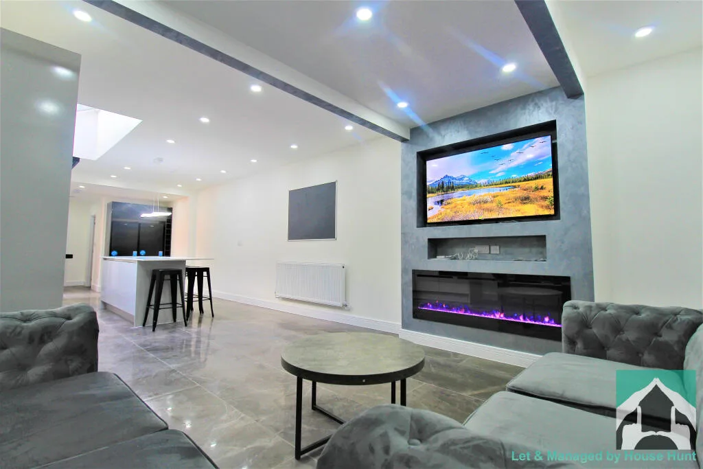 8 bedroom terraced house for rent
