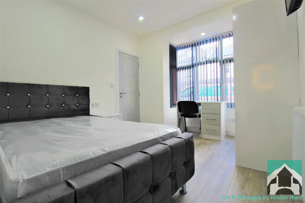8 bedroom terraced house for rent