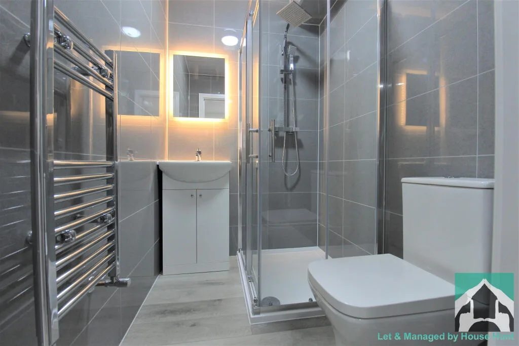 8 bedroom terraced house for rent