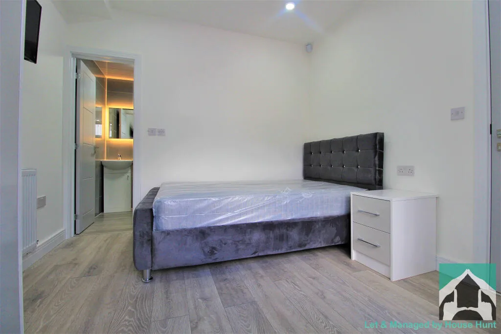 8 bedroom terraced house for rent