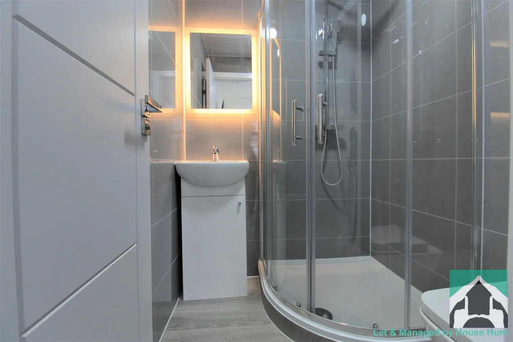 8 bedroom terraced house for rent