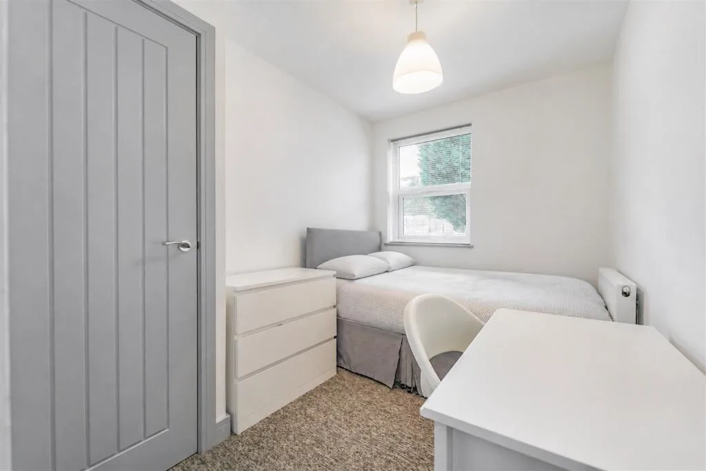 6 bedroom house for rent