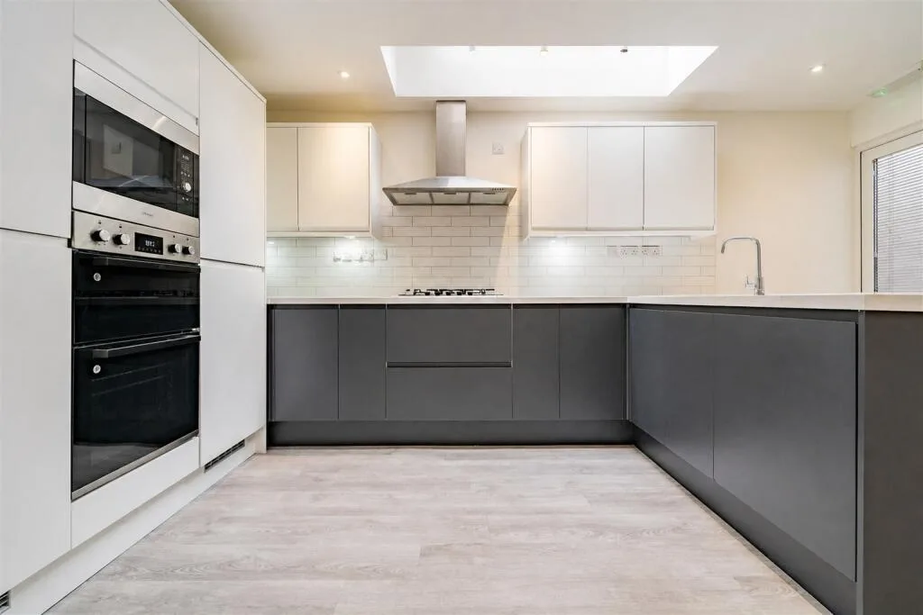 6 bedroom house for rent