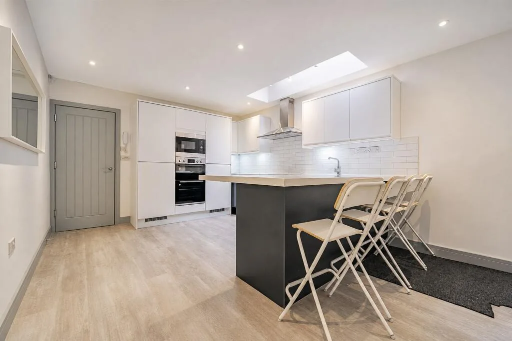 6 bedroom house for rent