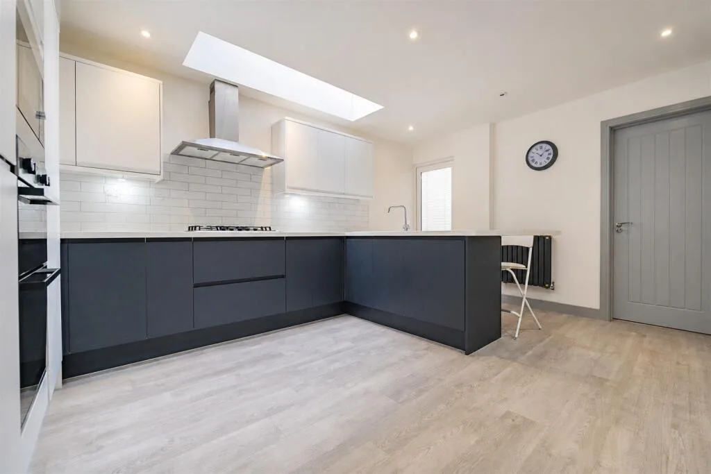 6 bedroom house for rent