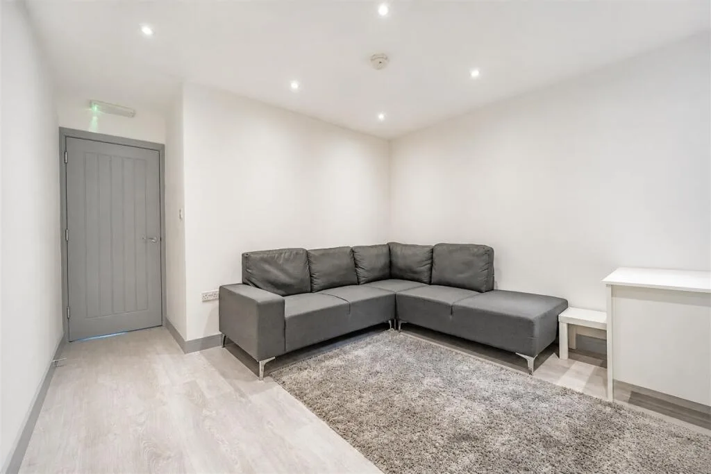 6 bedroom house for rent