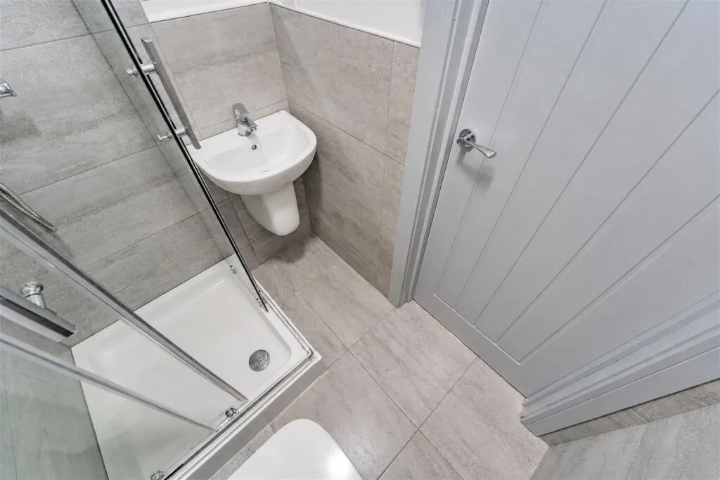 6 bedroom house for rent