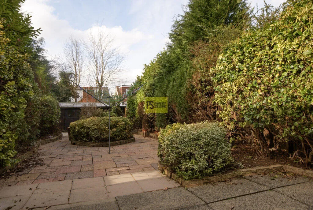 5 bedroom terraced house for rent